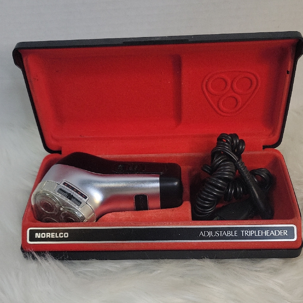 Vintage Norelco Adjustable Tripleheader‎ Electric Shaver With Case